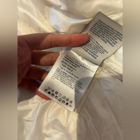 Moncler Puffer Jacket - Picture 9 of 11